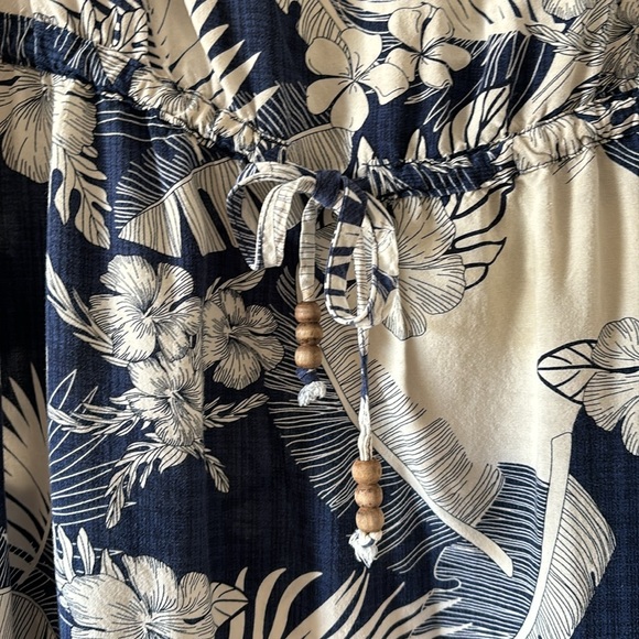 Hawaiian dress with drawstring waist - Picture 3 of 4
